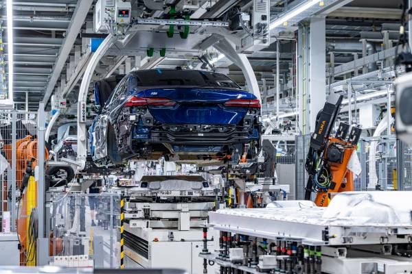 BMW i5 생산 이미지